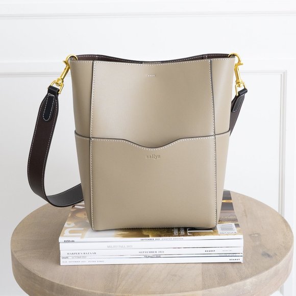WWW.AALLYN.COM Handbags - The Jordan Leather Bucket Bag - Pebble